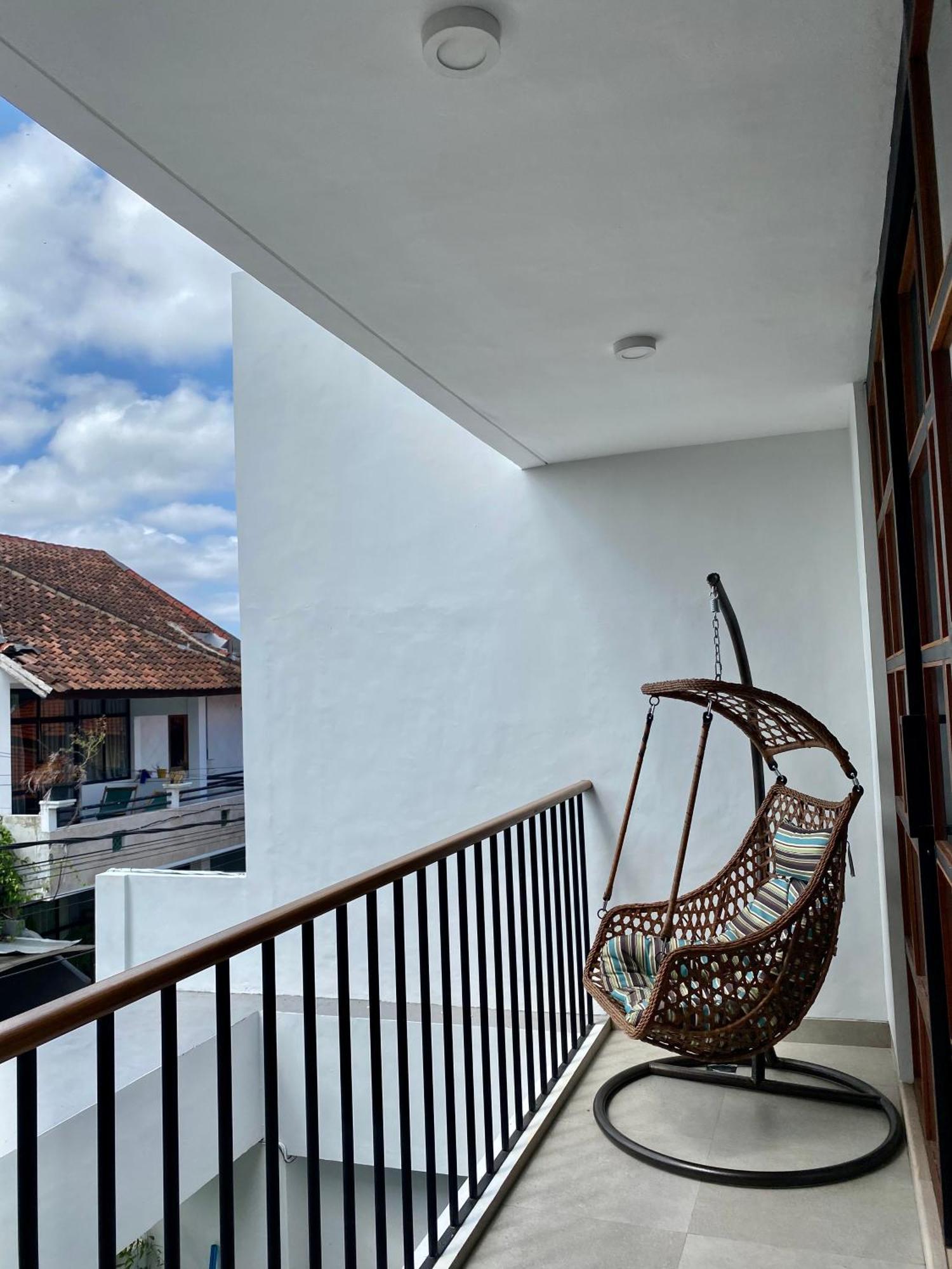 Villa Casa Di Elle, Your Finest Berawa Hideaway, Brand New Rooftop Villa, Near Finns Club