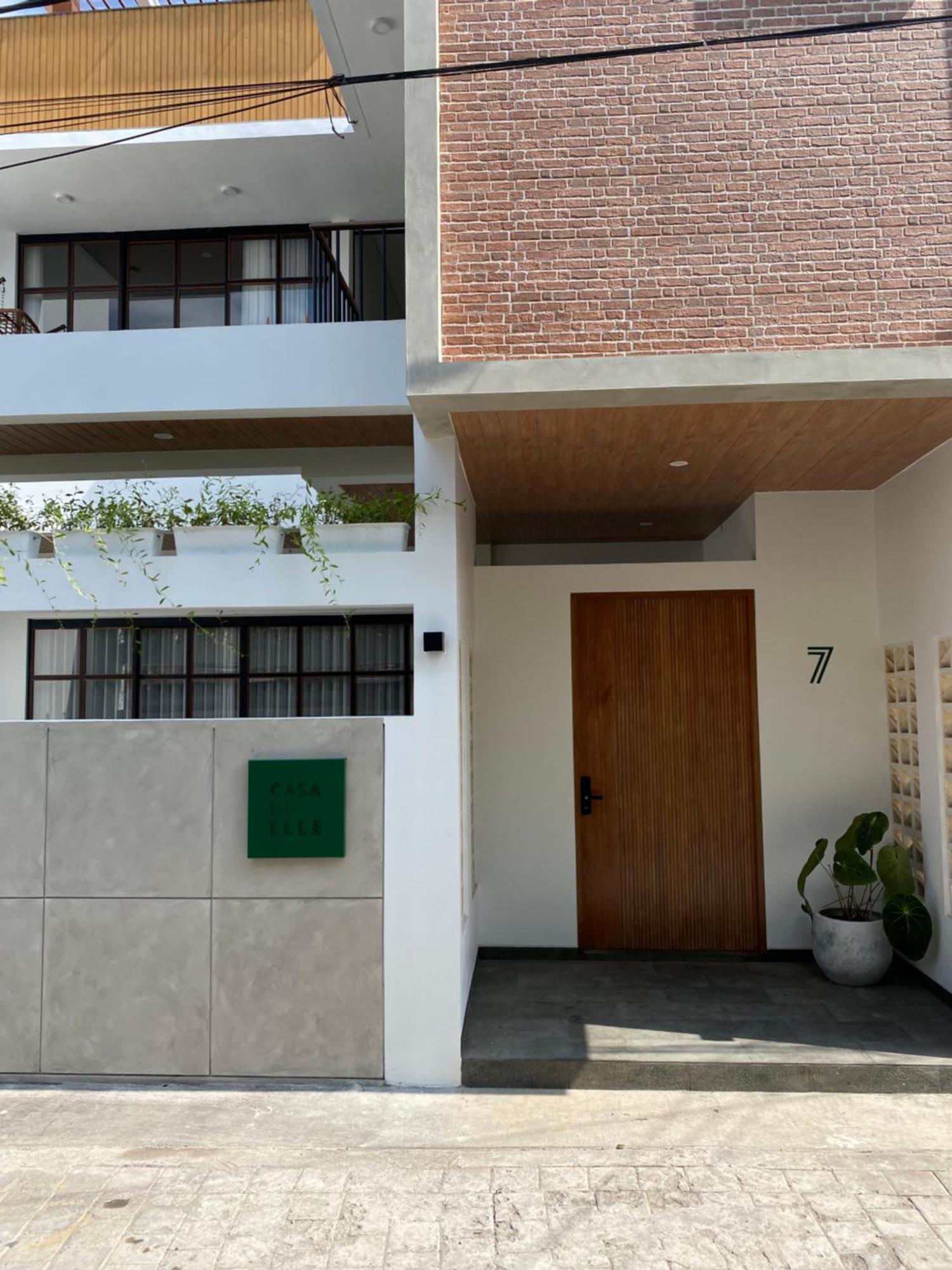 Villa Casa Di Elle, Your Finest Berawa Hideaway, Brand New Rooftop Villa, Near Finns Club
