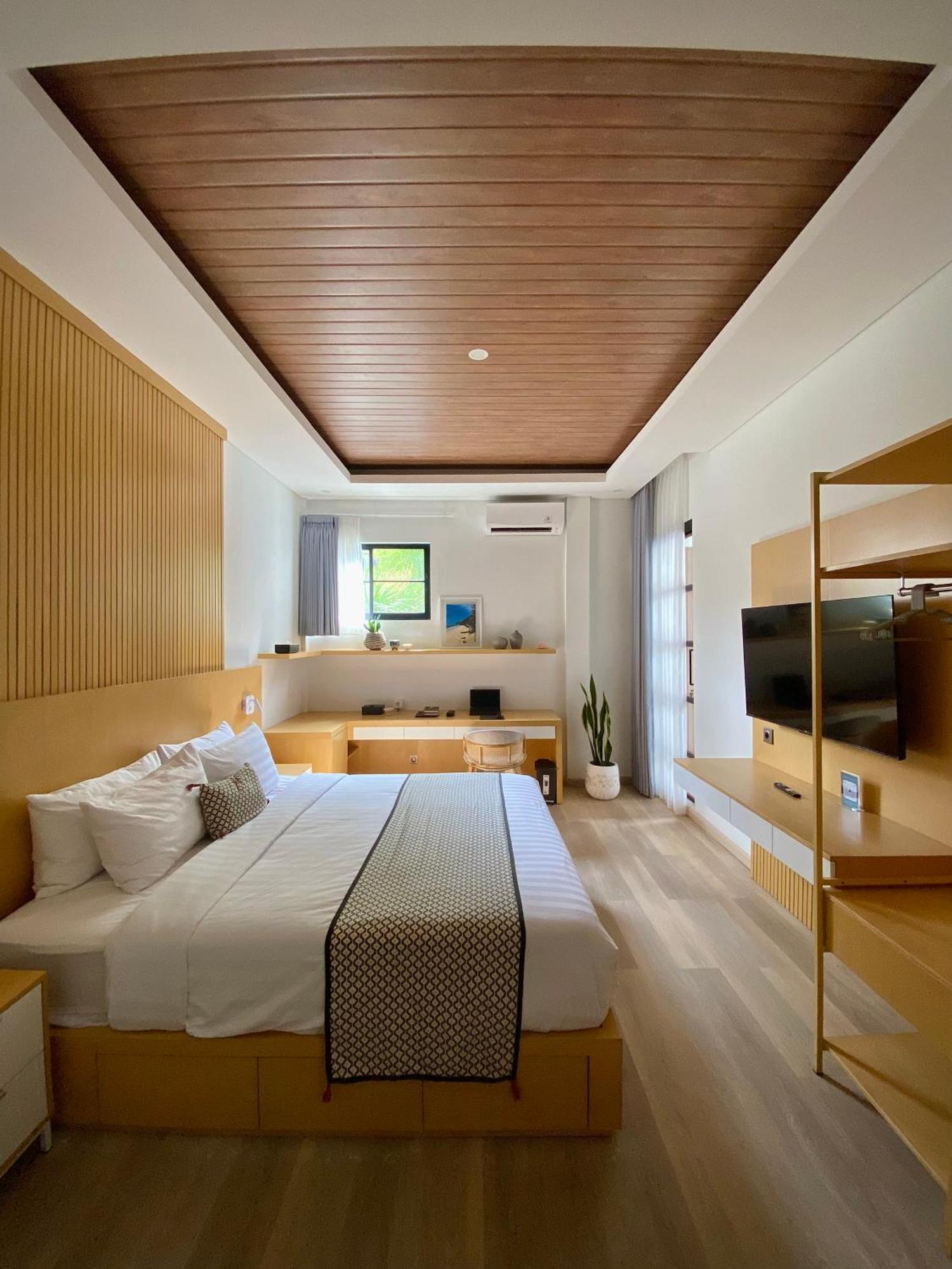 Villa Casa Di Elle, Your Finest Berawa Hideaway, Brand New Rooftop Villa, Near Finns Club Canggu